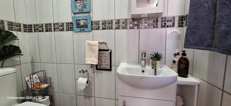 2 Bedroom Property for Sale in Reebok Western Cape